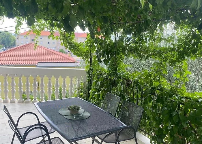 Panorama أوميس